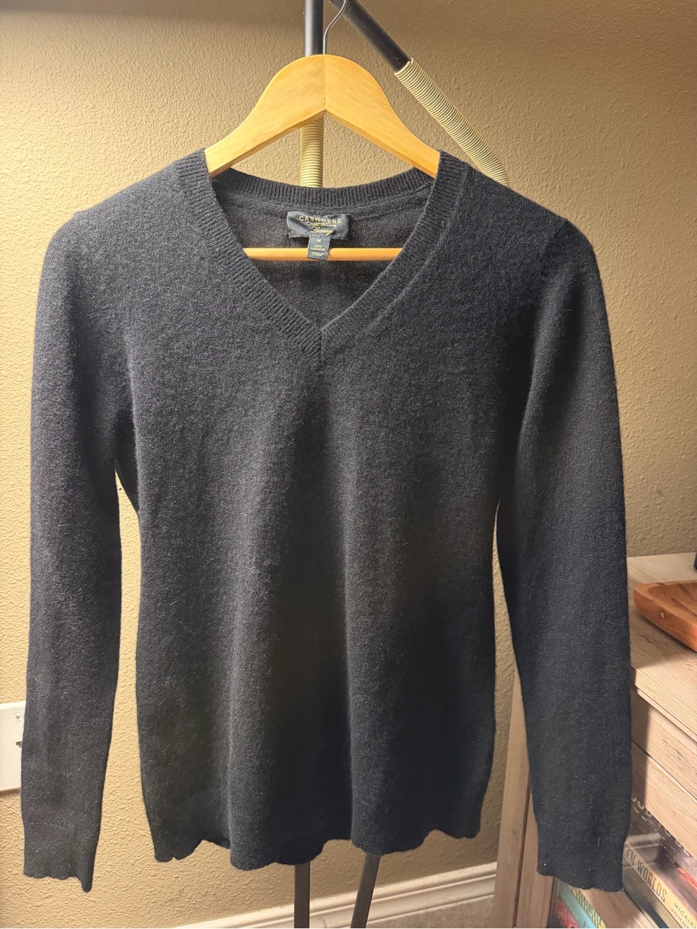 Cashmere Charter Club Black V-Neck Sweater M Capsule Wardrobe Timeless Excellent